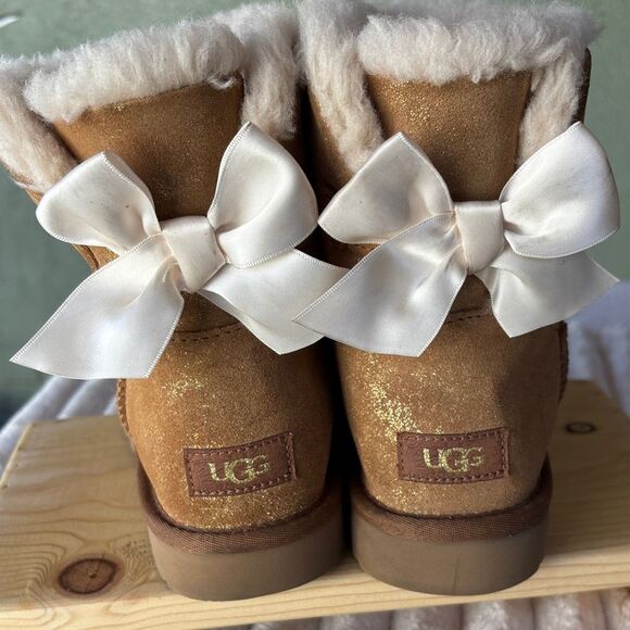 UGG Mini Bailey Bow Glimmer - Great Condition Size 10 - Picture 3 of 9
